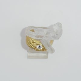 Anello artigianale in oro con diamante